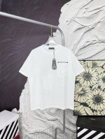 款号Aa6980 克罗心马蹄梵文口袋印花短袖 chromehearts专柜同款 采用 G纯棉面料 32支双纱 拿手上非常有质感 立体 大气 夏天百搭好穿 简单大