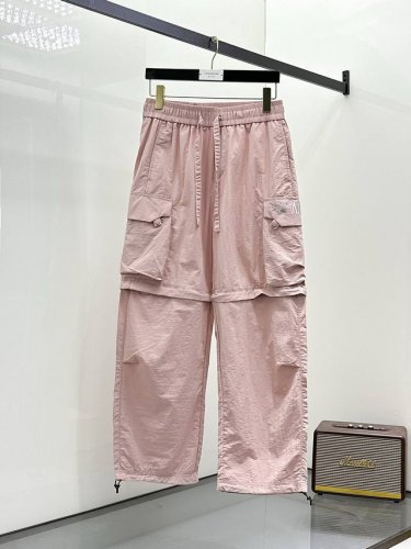始祖鸟春夏25Ss休闲裤金典再次出现，原单订制高品质时尚休闲裤。超级百搭款。独家定制面料，挺阔有型，贴身舒适。原版定制专柜最新五金辅料。超靓版型、上身显腿修长，