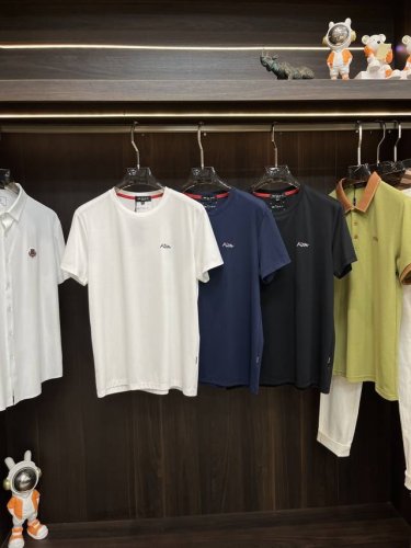 主推 Kiton 独家专供春季新款时尚休闲短袖 高级密针短袖高端欧版原单圆领T恤衫 透气舒适度高 细节无可挑剔 品牌元素设计理念 体现高品质 呈现休闲裁剪 上身