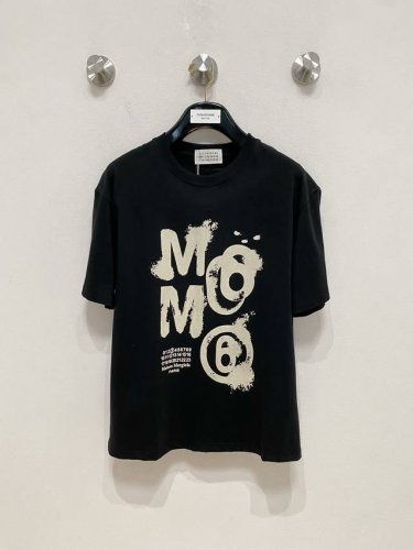 市场有仿版认准工艺和面料 25Ss马吉拉家纯棉最新面料 最高版本 胸前字母Mm6涂鸦工艺经典标识图案Logo时尚简约潮流短袖，最顶级的品质专柜原单短袖，顶级制作