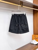 普拉达 三标齐全 2025夏季新款男士休闲短裤，高级定制面料透气面料 透气弹力舒适度极高，细节无可挑剔，顶级辅料配备，原版Logo设计理念，手感细腻柔软！上身版