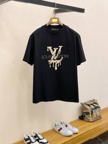 路易威‘’ 60Ss新款经典印花短袖，明星穿搭款，采用双纱纯棉280G，印花工艺，面料颜色定制定染，不缩水不退色。手感舒服，质感超强潮男潮女必备经典落肩阔版型，