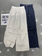 acne Studios 爆款来咯满印笑脸Logo休闲裤 膝盖做了褶皱设计 整体修饰显瘦杆杆滴 松紧腰胖瘦都可穿最主要超减龄冲冲冲 蓝色杏色 Smlxl
