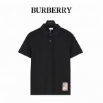 burberry 巴宝莉Bbr 下摆贴布战马短袖Polo衫 前幅采用进口田岛机万针刺绣，下排小字母绣花体现进口绣花机功底。还原原版品质。纽扣定染与布料颜色一致。