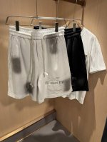 马吉拉 Maison Margiel 2025春夏新款男女同款休闲短裤，专柜同步发售！定制专属洗水纯棉面料，裤腿刺绣Logo设计！简约大方，从容百搭，档次极高，
