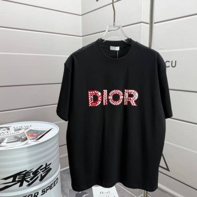 Dio* 迪奥 2025春夏新款 经典字母植绒工艺+立体硅胶 简约大方 定制双纱平纹纯棉面料 短袖T恤 男女同款 颜色 黑色 白色 尺码 S 90-130斤 M