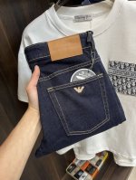 独家专供新款克罗心潮男时尚休闲牛仔裤，高端欧版原单裤子，潮流时尚休闲裤子 透气舒适度高，细节无可挑剔，品牌元素设计理念，体现高品质。呈现休闲裁剪，上身版型超赞！