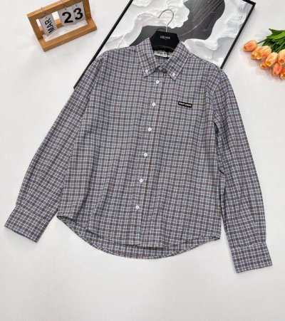 Miumi* 25Ss春夏新款 知识分子微标格纹长袖衬衫丨独家Yb开发！高版出品！定制色织面料 饰有品牌标识贴饰 翻领领口 纽扣开合 宽松直筒版型 学院风做工品