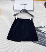dior 新品上架，双排A字半身短裙，定制Yb进口面料，质感光泽 垂顺舒适 收腰A字版型 精致双排珍珠字母金属纽扣 独特双裙边设计 尽显品牌高级设计感 加厚内衬