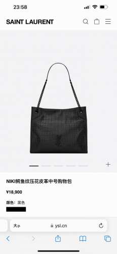 Saint Laurent Ysl圣罗兰Niki鳄鱼纹压花皮革中号购物包，专柜同步在售。此款鳄鱼纹压花购物包，饰以V形明缝线和皮革包覆的经典Ysl标志，酷感十足