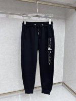 巴宝莉 2025春夏新款休闲裤！官网同步发售。品牌经典Logo休闲裤，定制面料，舒适度极好，手触感： 烈。辦识度极高，完美品相工艺。尺码M-3Xl