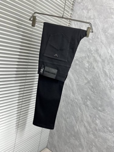 阿玛‘’早春薄款男士新款高级时装休闲牛仔裤，原单1:1好货，简洁大气 ，专柜同款支持验货简约时尚，从容百搭，舒适专柜同款支持验货，百年奢侈品牌，英伦传统高贵的设