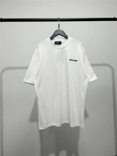 高版本 质量很好 巴黎世家 Balenciaga男女同款胸前双B刺绣小字母短袖T恤 此款尺码偏大 最小Xs穿到 斤左右 最大穿到200斤 刺绣精致 巴黎世家Ba