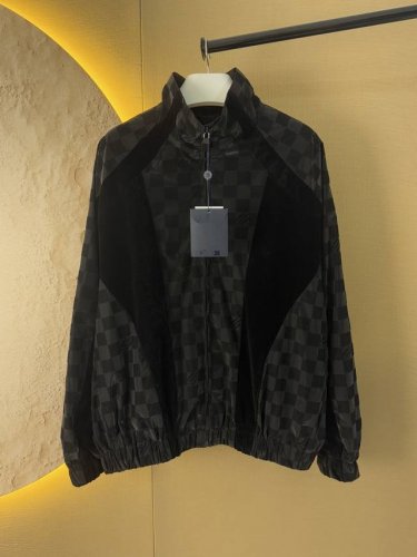 louis Vuitton Ss25 男士春夏系列 Damier 植绒科技运动拉链夹克外套 男款 黑色，尺码：46 48 50 52 标准版型 100% 锦纶