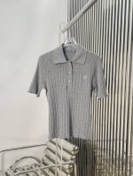新款！最新Fd 25New Logo刺绣针织翻领polo衫。尺码：Sml。