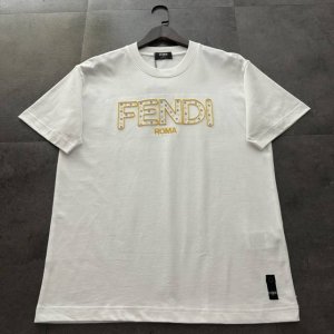 爆款推荐 Fendi芬迪2025新款中空绣花印花短袖T恤 原版面料高版本高品质 网红明星同款 定制32支精梳棉 最新中空字母绣花+印花工艺 手感非常舒服 超级百