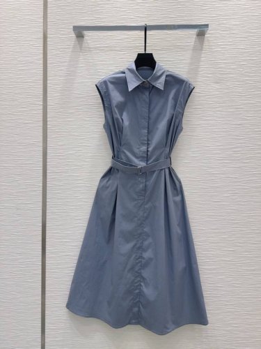 Brunello Cucinel*Li 2025Ss新款背心裙 高级感满满 定制面料 剪裁上身版型贴合度极佳 不旦颜色美，质感也敲好！复古又时尚 经典大气 各种