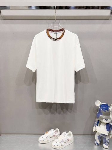 burberry 巴宝莉 320克圆领短袖T恤 精美品牌格纹Logo元素领口简约工艺标识 官方同步 1:1原版开模 时尚个性 百搭潮流 纯原品质 原版洗水面料
