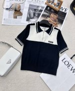 miumiu新款撞色针织短袖，定制Yb羊毛针织材质 细腻柔软 穿搭舒适 精致翻领短袖版型 经典领拉链半开襟设计 螺纹包边细节满分 领边和袖口衣摆相呼应 大身饰以