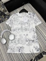 爆款现货 原单品质 Dio*｜2025新品圆领印花 定制Yb全棉材质 透气舒适 质感十足 常规短袖T恤裁剪 凸显品牌格调 采用克重纯棉制成 略带有弹力 呈现显瘦
