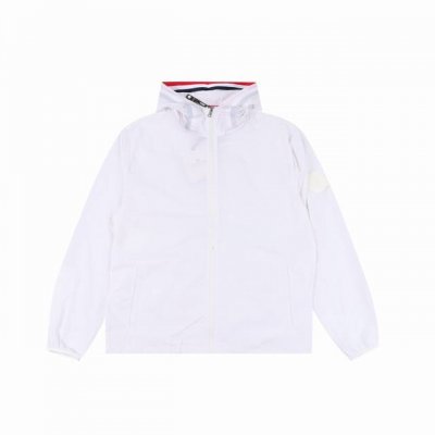 moncler 蒙口 手臂徽章防晒服外套 官网同款 专柜同步 男女同款 客供进口高科技面料 质地坚牢耐磨 防风 防晒又轻度防水 原厂五金辅料 做工精细 连帽设计