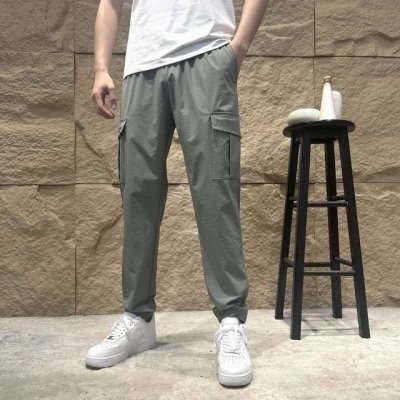 始祖鸟锦纶小格纹四面弹防水户外休闲工装运动长裤，春夏首选的锦纶面料上身体验真的是非常好，冰凉丝滑透气性强柔软舒适有弹力，还具有防水功能。外贸级做工精细工整清晰匀