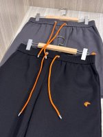 型号Hs013#，爱马家 2025春夏最新马头H皮标男士棉质休闲短裤，又有点运动短裤的味道，穿着比较随性百搭，合体剪裁，简单大方，整体干净利落，不做作不浮夸；抽
