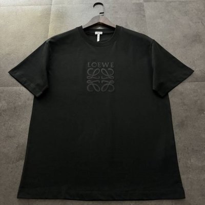 爆款推荐 Loewe罗意威2025新款Logo绣花短袖T恤 高版本高品质原版面料 网红明星同款 麻棉单面 %棉210克重洗水 经典净色刺绣工艺 手感非常舒服 超