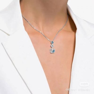 专柜品质 施华洛世奇蓝调天鹅Dazzling Swan时尚浪漫项链 其天鹅造型的装饰缀有多颗璀璨悦目的白色，而中央更镶有一颗大尺寸的蓝色Swarovski仿水晶