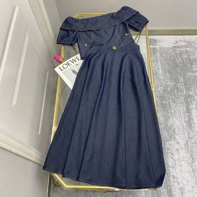 cc*25Ss 重工明线金属扣点性感荷叶一字领设计套装，高级面料，颜色:图片色，面料：天丝牛仔棉面料 Smlxl