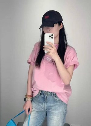balenciag* 25Ss春夏新款 字母刺绣粉色圆领短袖T恤丨独家Yb开发！高版出品！个性独特又潮又酷 干净又清爽 满满的青春活力 真的狠难不爱啊！俏皮感十