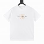 Givenchy 纪梵希 25Ss 反转字母Logo印花短袖 采用100%棉质面料，柔软透气，让你在夏日里尽享舒适。 前后饰以翻转效果Givenchy pari