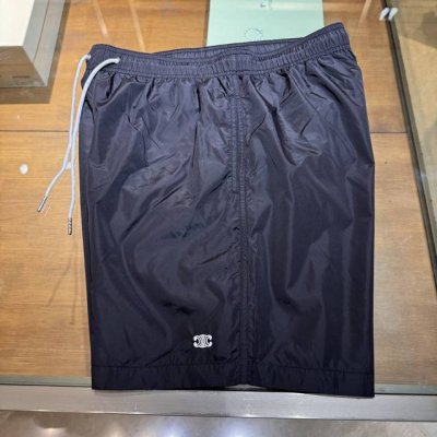 上新，C#Line赛林标识细节科技感面料运动短裤。订织科技感聚酯纤维面料，弹力松紧裤腰，裤腰细节做工非常好。颜色:黑色，尺码:S-M-L-Xl-Xxl。