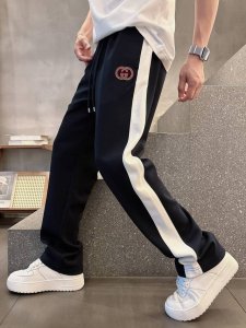 Gu# 2025 铜氨丝莫代尔空气层春夏休闲裤子 美学的焕新诠释,演绎浓郁的格调型时尚风范,细节感和设计感强悍.经典品牌标识做为色彩搭配,演绎经典的品牌时尚,为