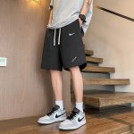 上新 耐克 Nike短裤，基础款休闲短裤五分裤，版型超正的百搭神裤，上身巨好看，搭配经典Logo印花设计，经典百搭，面料舒适亲肤，百搭出行休闲日常运动必备！男女
