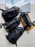 好货来报道啦！大乌家户外徒步登山背包、一定要自留的款！Gw卡纸价2110+ 、是不是好货大家看细节即可！网状+海绵结构的背板，既具有支撑性，同时还很透气，均衡了