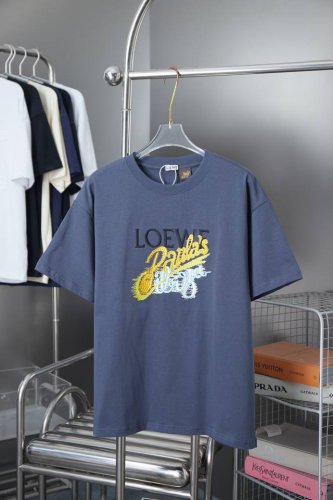 罗意威 Loewe 25Ss早春新款 字母刺绣短袖 轻奢主义 男女日常通勤穿搭必备单品 正确版本 欢迎对比 详细特征 320克 % 纯棉双纱汗布面料 同缸定染特