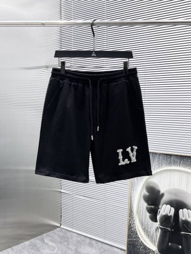 路易威登 Lv 2025夏季新款 短裤 休闲裤，高端版本！专柜定制面料 透气舒适度高，细节无可挑剔，品牌元素设计理念，体现高品质。手感细腻柔软！呈现休闲裁剪，上