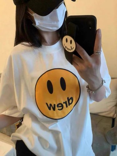 上新 Drew House官网贾斯汀比伯超多明星同款简单笑脸Logo印花男女同款短袖T恤 面料采用32支高克重280克双纱精梳棉面料 颜色：黑色、白色、灰色、紫