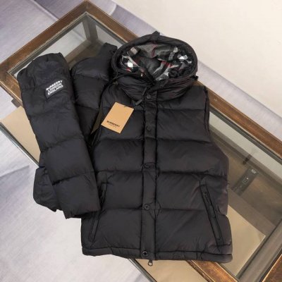 支持年后退换 P550 Burberry 巴宝莉 新款男女厚款羽绒服，原版五金面料一比一，极具英国传统风格的奢侈品牌，手感舒适 挺括有型，袖标Logo低调奢华有