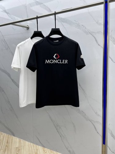Moncler 蒙口 2025春夏新款首发专柜最新款短袖圆领T恤 高端订制 设计前卫时尚！品牌Logo重工艺设计 高端定制丝光长绒棉面料.手感柔软.穿着舒适.专