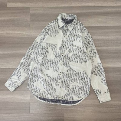 dior迪奥秋季限定经典老花提花满印牛仔衬衫 扎染做旧漂白情侣款衬衫外套 D家本季最火的时尚单品，满印Logo的设计超级爱，老花衬衫真的太上头了，灰白灰白的浅色