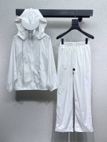L家防晒休闲套装 功能强大 谁穿都会显得超年轻时尚 主打的就是一个帅气加防晒 采用定制进口面料 质感超赞！做工品质看细节 高品质 两色 尺码Sml