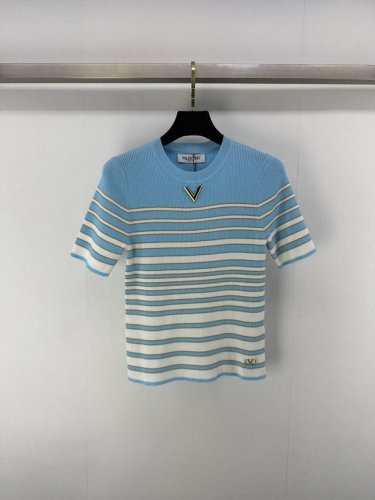 valentin*上新细节 25 春夏新款针织圆领条纹短袖 间色条纹拼接设计 字母V金属Logo装饰 下摆品牌Logo点缀 修身显瘦 时髦百搭 2色3码Sml