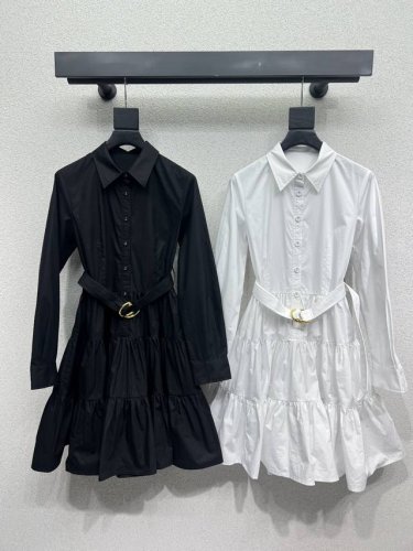 l家衬衣风蓬蓬连衣裙 经典减龄单品！设计时髦又帅气！版型不挑人上身巨显瘦！白富美必收的完美单品。质感超赞完美做工品质 高品质 两色 尺码Sml