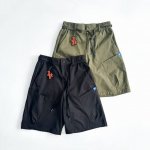 白底图 Adidas三叶草小蓝标工装短裤 舒适好穿也很好搭喜欢 三叶草滑板系列工装裤 轻薄透气的面料百搭神裤 街头感十足的工装裤 高温天气轻松拿随便搭都好看 颜