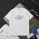 上新 顶级复刻 高端定制 Dior 迪奥 新款针织刺绣Logo做旧休闲圆领短袖T恤 颜色：墨蓝 白色 购入原版开模打造，全套定制辅料，细节决定成败。 迪奥 全称
