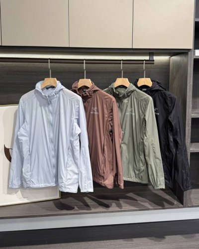 arcteryx始祖鸟 Arcteryx Nodin 系列 Nodin Jacket 风壳轻量透气防风纯色夹克 隐藏帽款 男女同款 始祖鸟的火爆程度不必多说，从