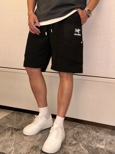 始祖鸟 2025Ss夏装最新款 休闲沙滩裤 速干 精致时髦 视觉效果突出 显瘦修饰腿型 运动感十足 适合人群广不挑人 运动沙滩短裤 客供定制高密度记忆尼龙面料