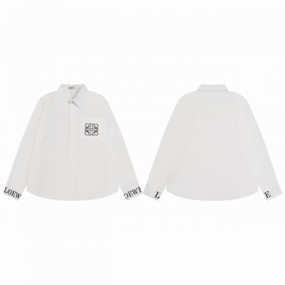款M681 罗意威 Loewe 罗意威新款刺绣Logo刺绣衬衫 采用定制面料，面料上身柔软舒适，极其细腻 ！ 袖口采用Logo刺绣设计风格，万针刺绣更显高端品质